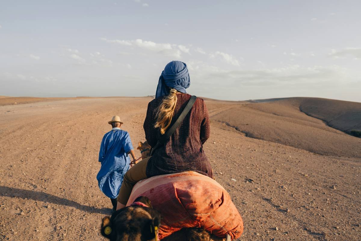 Map showing family-friendly Sahara routes in Morocco from Marrakech to Merzouga with key stops like Ait Ben Haddou and Erfoud