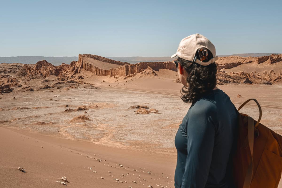 How to Dress for Desert Hiking: Expert Packing Tips That Prevent Sunburn, Blisters & Heat Stroke