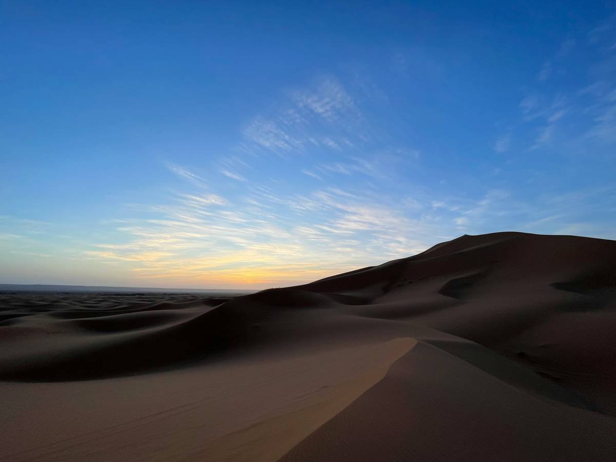 Map comparing Zagora vs Merzouga desert regions in Morocco showing distance from Casablanca