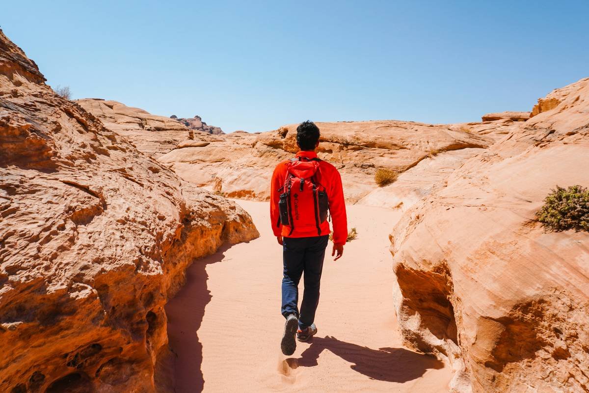 Desert Hiking Attire: What Most Travelers Get Dangerously Wrong